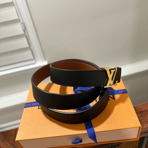 LV Initiales Reversible Belt - Picture 4 of 5